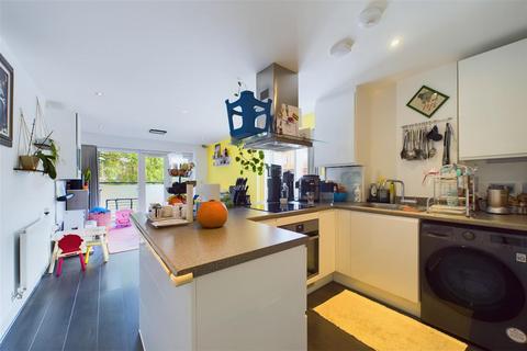 2 bedroom flat for sale, Royal Standard Court, Hillingdon Street, London, SE17