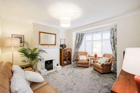 3 bedroom terraced house for sale, Reydon Avenue, Wanstead