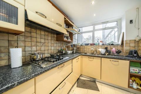 3 bedroom flat to rent, Heronsforde, London W13