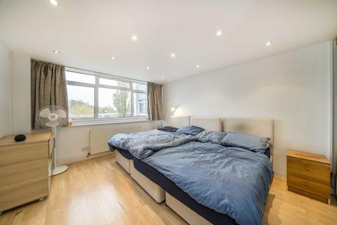 3 bedroom flat to rent, Heronsforde, London W13