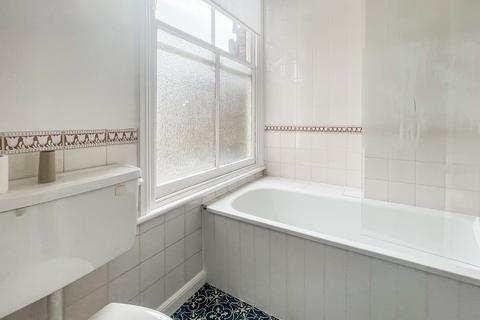 1 bedroom flat to rent, Sandycombe Road, Kew Gardens