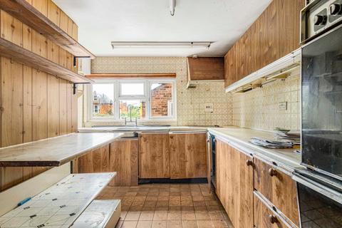 Stowe House, 28 Hinton Road, Woodford Halse, Daventry, NN11 3TR
