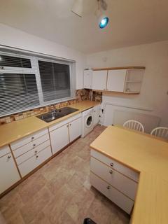 2 bedroom flat to rent, Woolmer View, The Avenue, Hindhead, GU26 6JS