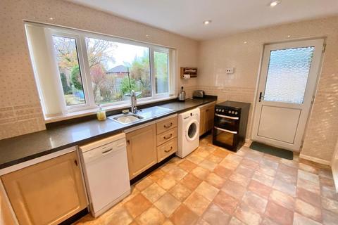 13 Barnfield Road, Bollington, Macclesfield, SK10 5DZ