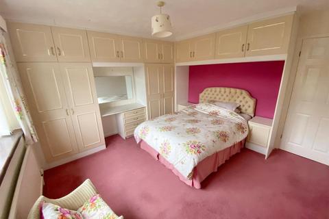 13 Barnfield Road, Bollington, Macclesfield, SK10 5DZ