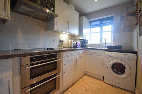 3 bedroom terraced house to rent, Meadows Way, Hadleigh