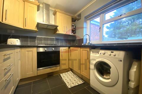 2 bedroom townhouse to rent, Hardwick Crescent, Leicester LE7