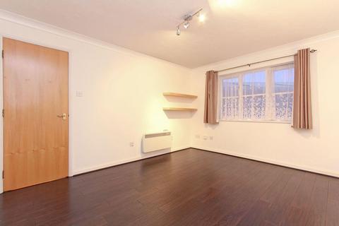 1 bedroom flat to rent, Cameron Square, London CR4