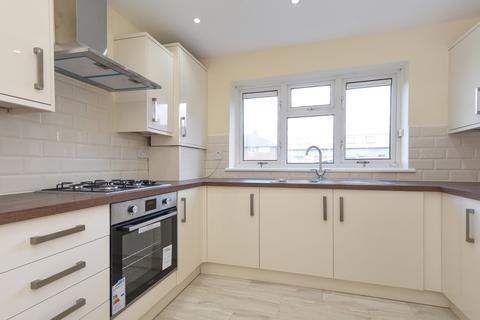 3 bedroom flat to rent, Dixon Place West Wickham BR4