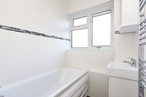 3 bedroom flat to rent, Dixon Place West Wickham BR4