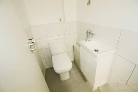 1 bedroom in a house share to rent, Barrique Road, Nottingham NG7
