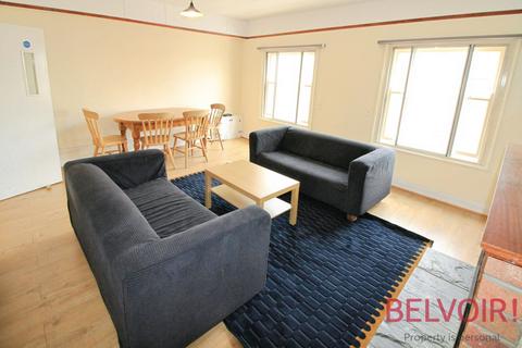 3 bedroom flat to rent, North Sherwood Street, Nottingham NG1