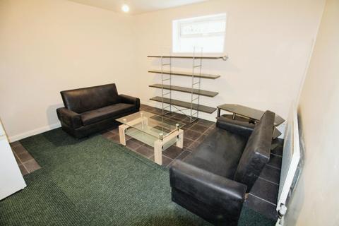 4 bedroom flat to rent, North Sherwood Street, Nottingham NG1