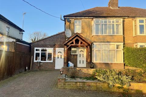 3 bedroom semi-detached house to rent, Lye Hill, Breachwood Green