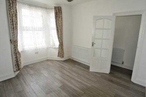 3 bedroom house to rent, Pagitt Street, Chatham, Kent