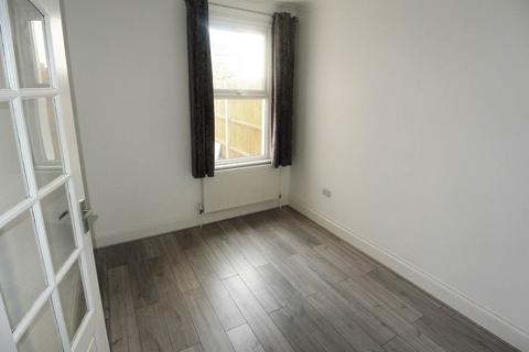 3 bedroom house to rent, Pagitt Street, Chatham, Kent