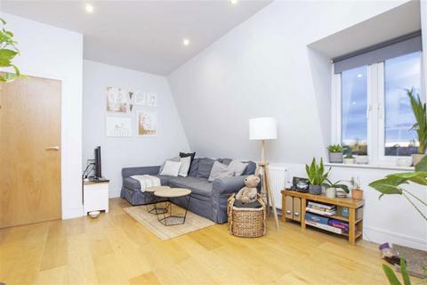 2 bedroom flat to rent, High Street, Teddington TW11