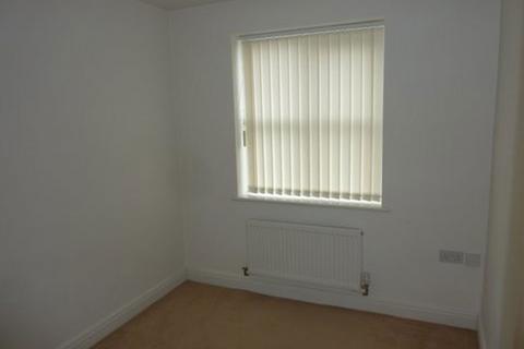 2 bedroom flat to rent, Newmarket Close