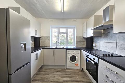 2 bedroom flat to rent, Elmshurst Crescent, East Finchley, N2