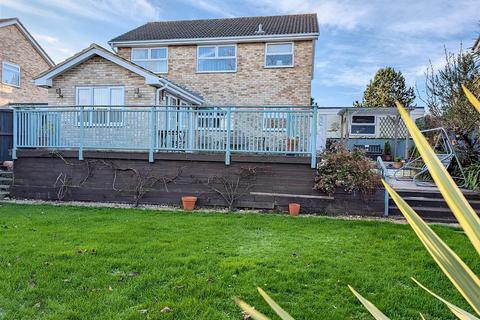 4 bedroom detached house for sale, Caws Avenue, Seaview, PO34 5JT