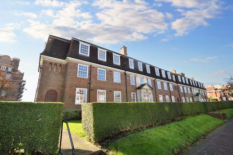 3 bedroom flat for sale, Sandgate Road, Folkestone CT20