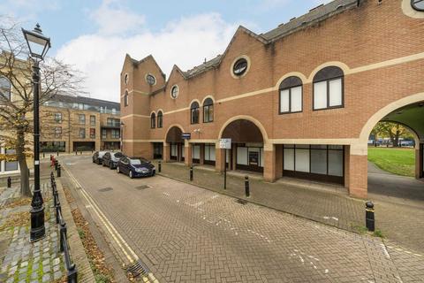 2 bedroom flat to rent, Lawrence Parade, Isleworth TW7