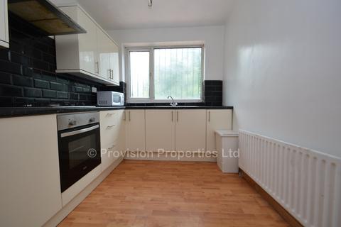 3 bedroom terraced house to rent, Park View Avenue, Burley LS4