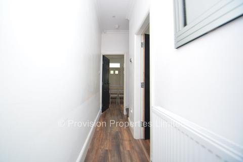 2 bedroom terraced house to rent, Burley Lodge Road, Hyde Park LS6