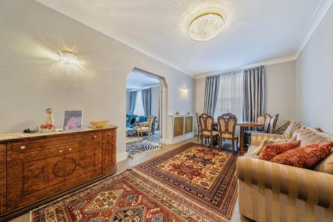 3 bedroom flat for sale, Eyre Court, Finchley Road, St John's Wood