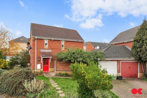 3 bedroom end of terrace house for sale, Dahlia Gardens, Ilford IG1