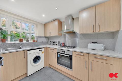 3 bedroom end of terrace house for sale, Dahlia Gardens, Ilford IG1