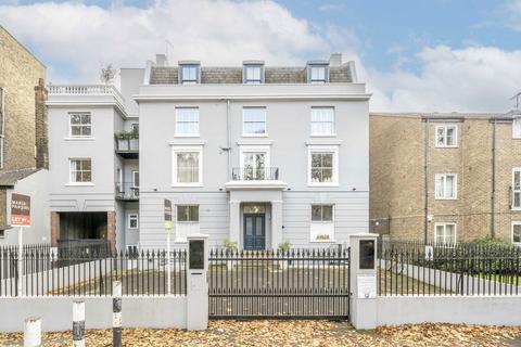 2 bedroom flat for sale, Clapham Common South Side, London SW4