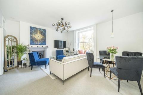 2 bedroom flat for sale, Clapham Common South Side, London SW4