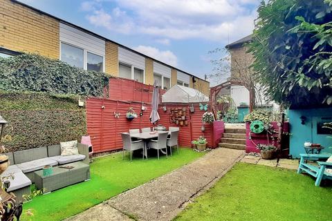 20 Queens Avenue, Greenford, UB6 9BX
