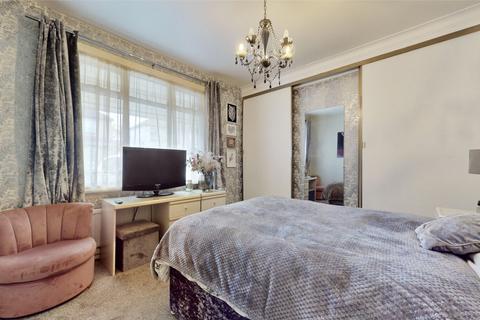 20 Queens Avenue, Greenford, UB6 9BX