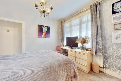 20 Queens Avenue, Greenford, UB6 9BX