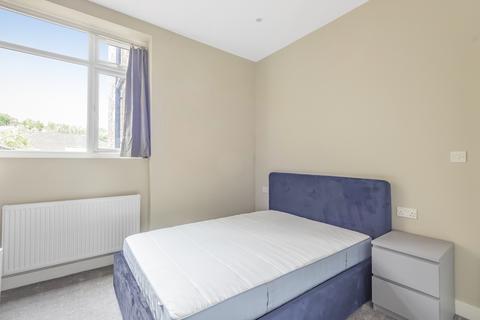 Studio to rent, Goldhawk Road London W6