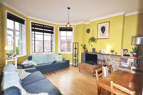 3 bedroom flat to rent, Fordwych Road, London, NW2