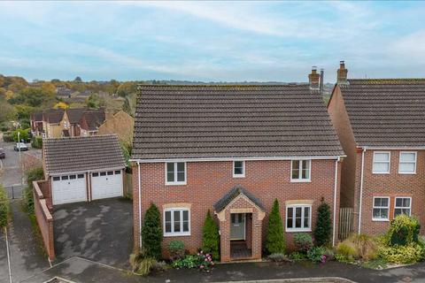 4 bedroom detached house to rent, Moneyer Road, Andover