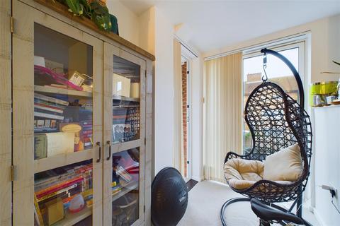 1 bedroom flat for sale, Florian Court, Hastings Road, London, E16