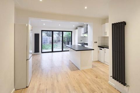 4 bedroom terraced house to rent, Beverley Road, New Malden, KT3
