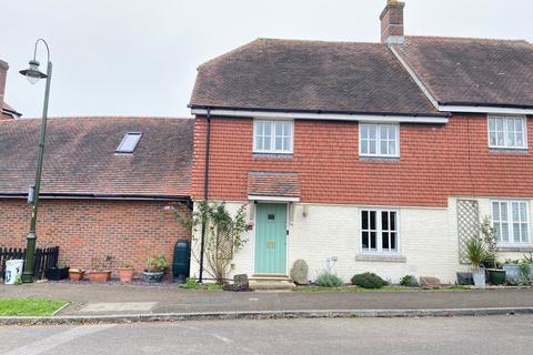 4 bedroom semi-detached house to rent, Morris Drive, Billingshurst