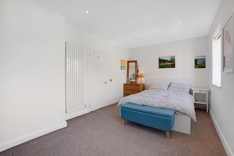 20 Carnbrook Road, London, SE3 8AE
