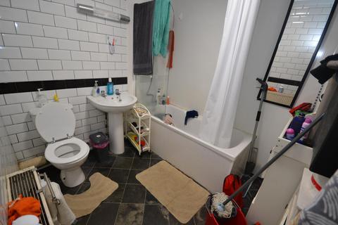 2 bedroom flat for sale, Linneaus Street, Hull HU3