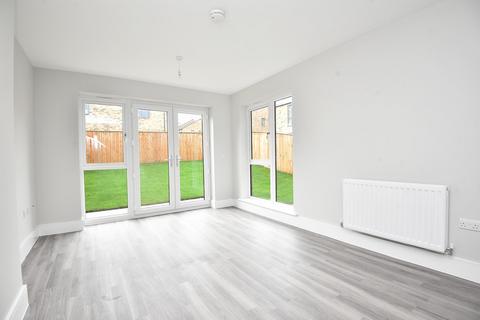 3 bedroom link detached house to rent, Fewston Drive, Harrogate