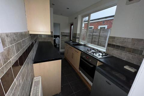 3 bedroom terraced house to rent, Wolverhampton Street, Wednesbury