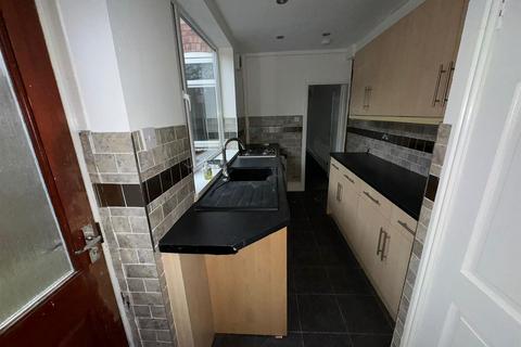 3 bedroom terraced house to rent, Wolverhampton Street, Wednesbury