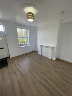 3 bedroom terraced house to rent, Hovingham Grove, Leeds LS8