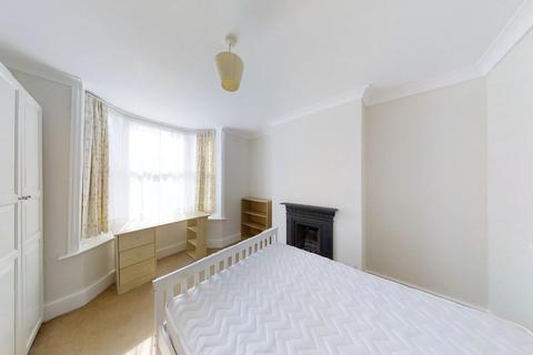 3 bedroom end of terrace house to rent, St Martins Road, Canterbury CT1