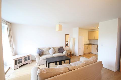 3 bedroom flat to rent, Bingley Court, Canterbury CT1